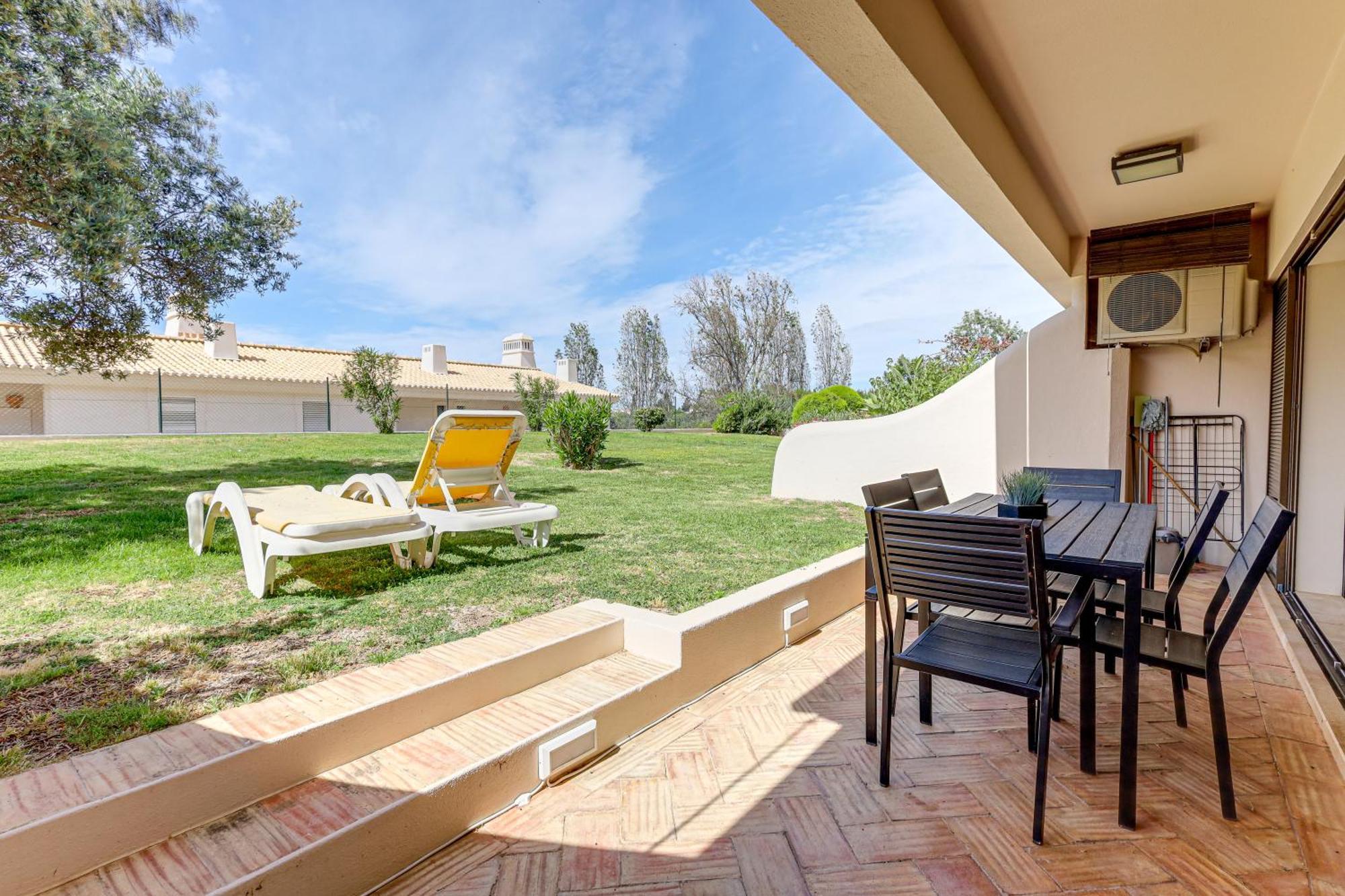 Apartment With 2 Bedrooms, 2M To The Beach Armação de Pêra Exterior foto